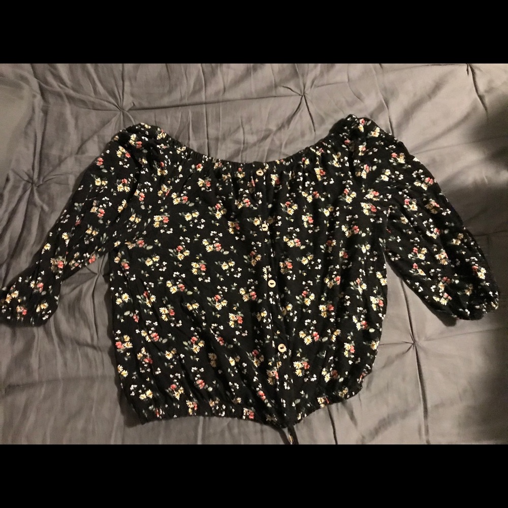 Free Kisses off the shoulder top